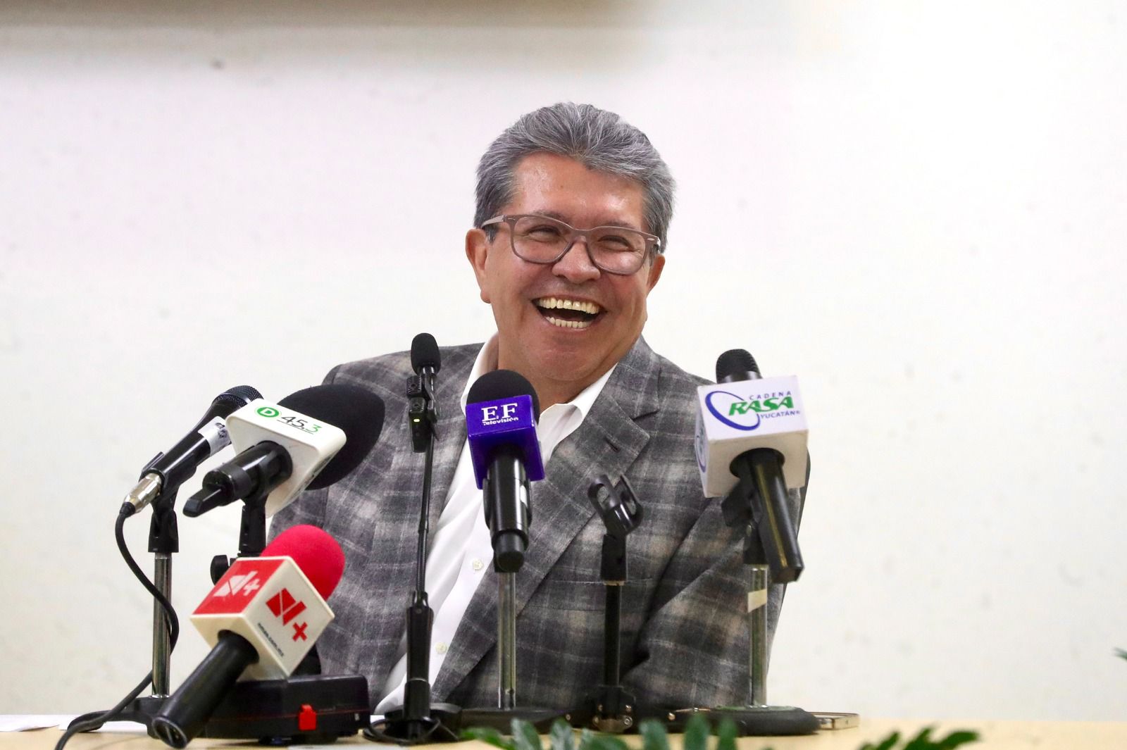 Ricardo Monreal urge a legislar contra la extorsión; se ha convertido este delito en el principal reclamo de la sociedad