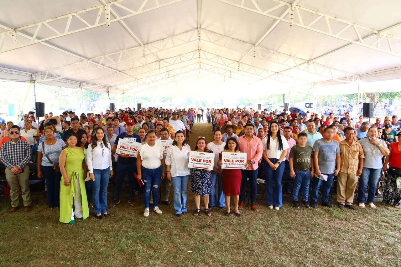 Consolida Yolanda Osuna Programa de Mejoramiento de Vivienda con 2,500 paquetes de láminas