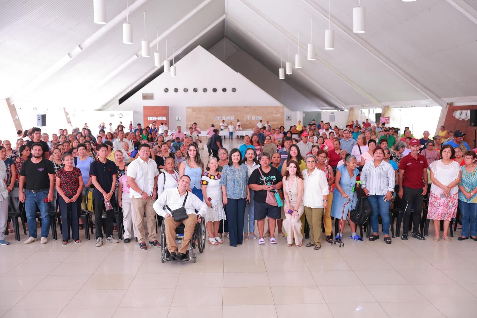 Entrega Yolanda Osuna lentes graduados para mejorar la calidad de vida de 275 habitantes