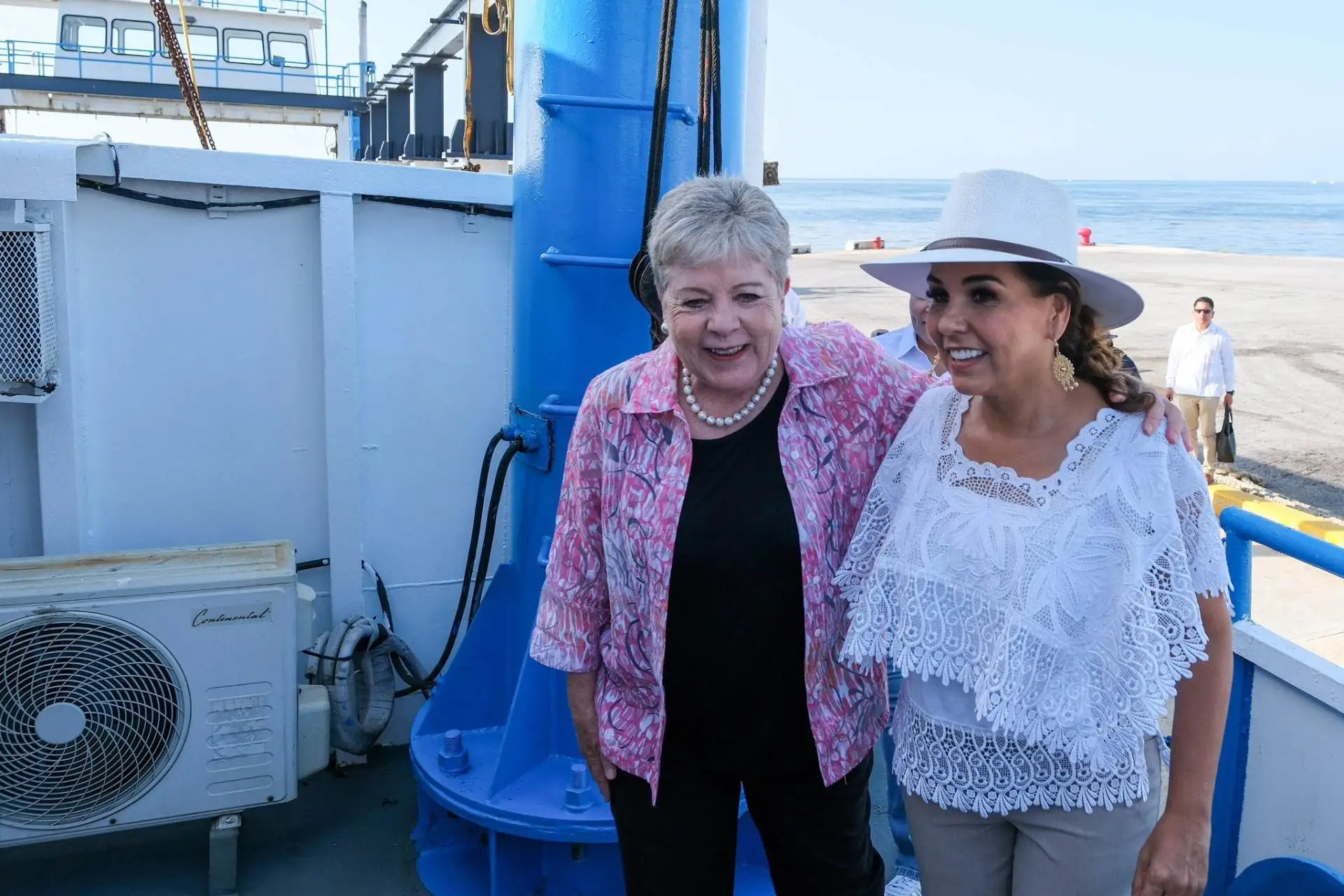 Mara Lezama y Alicia Bárcena supervisan estrategia integral contra el sargazo en Quintana Roo