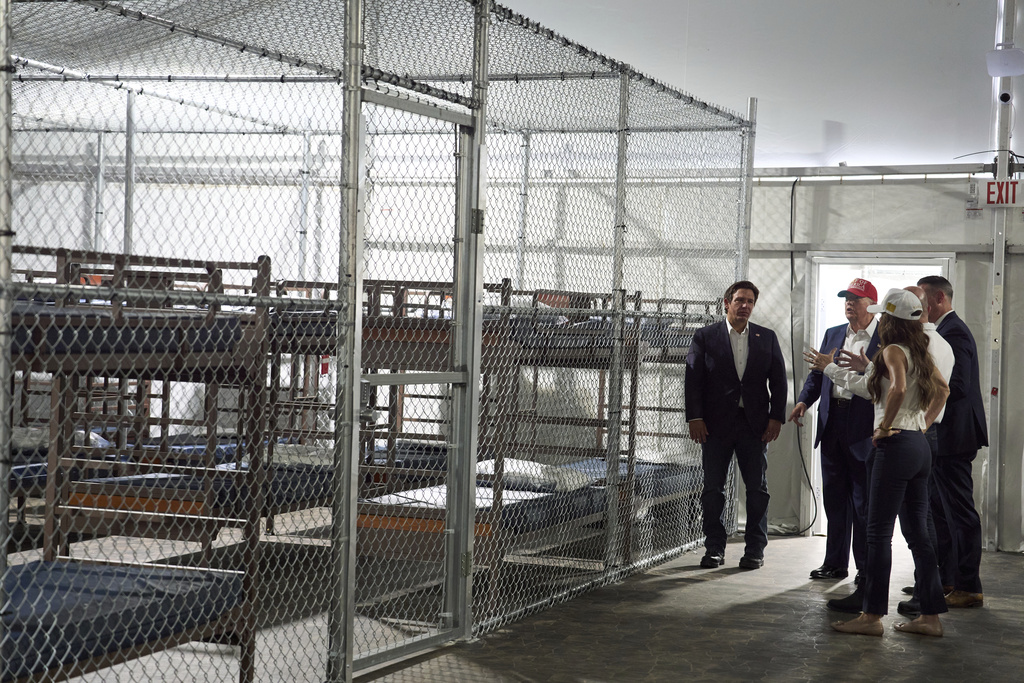 HRW denuncia condiciones “desgarradoras” en centros de detención de inmigrantes en Florida