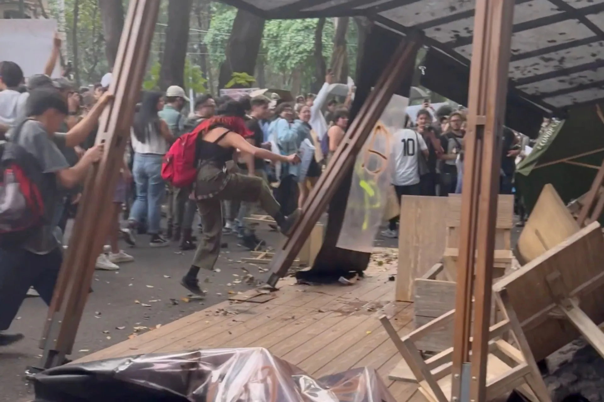 Brugada anuncia “estrategia especial” contra la violencia en marchas en CDMX, tras lo ocurrido en la Condesa