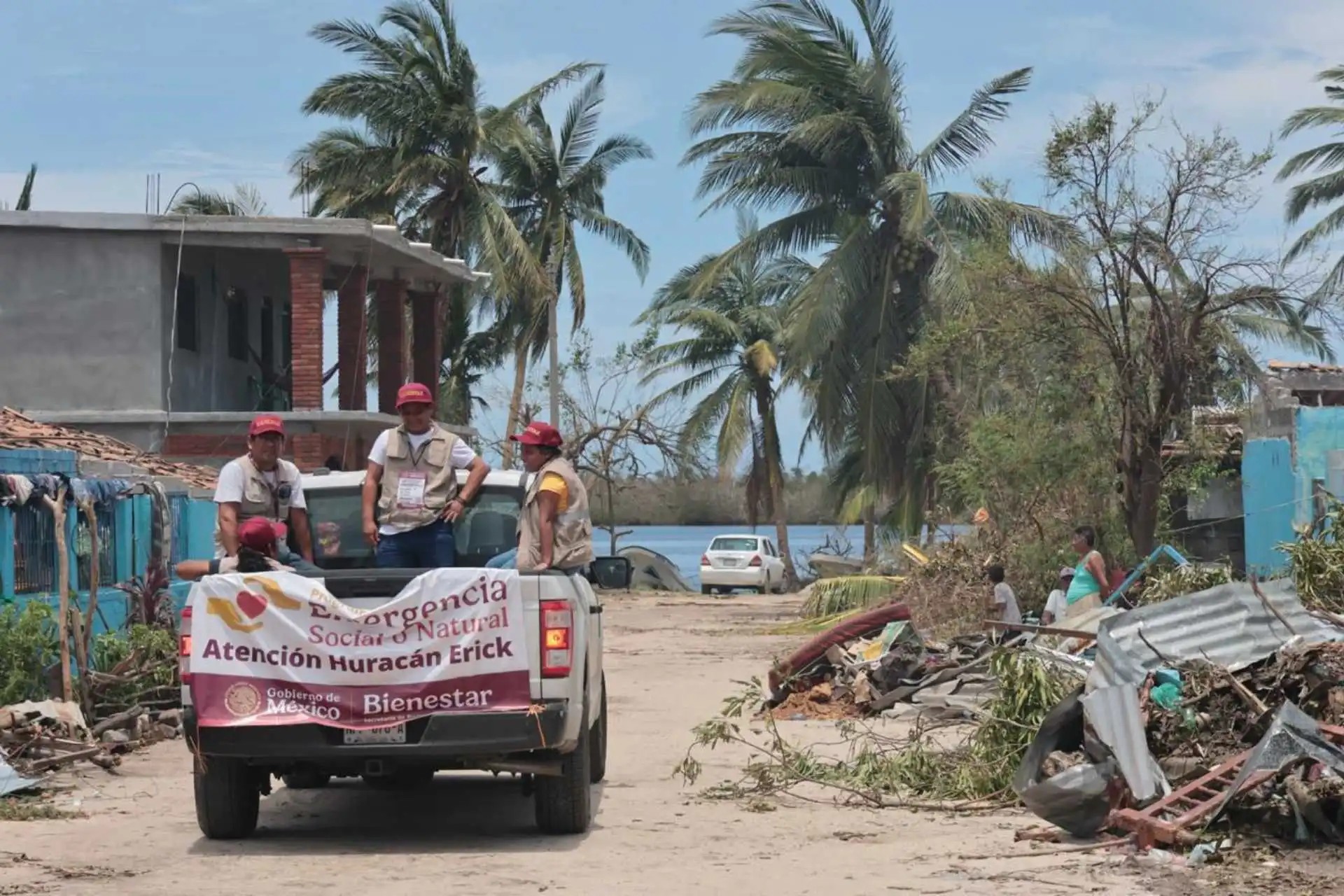 Gobierno informa sobre entrega de apoyos a los afectados por el huracán Erick