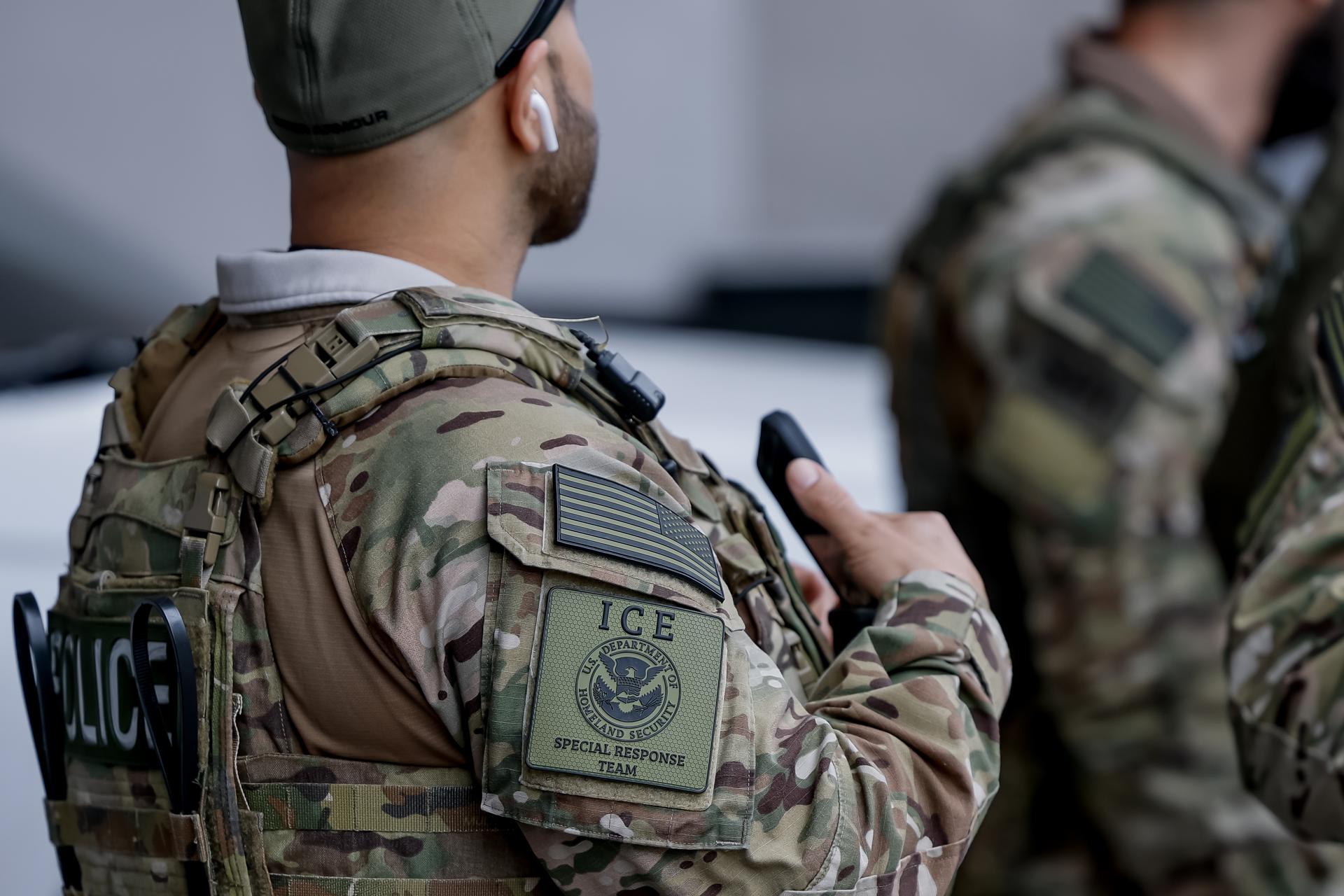 Trump agradece a los “heroicos” agentes del ICE por “defender la soberanía y la libertad” de EE.UU.