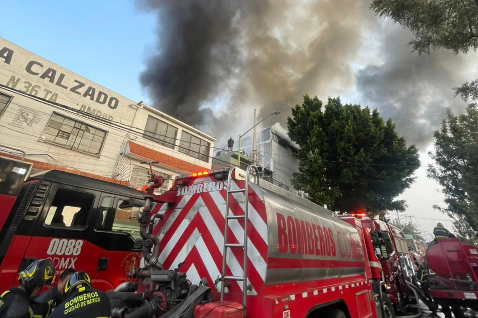 Controlan incendio en bodega de la colonia Morelos, CDMX