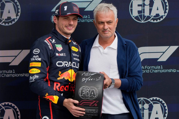 Max Verstappen se lleva la pole position en Silverstone