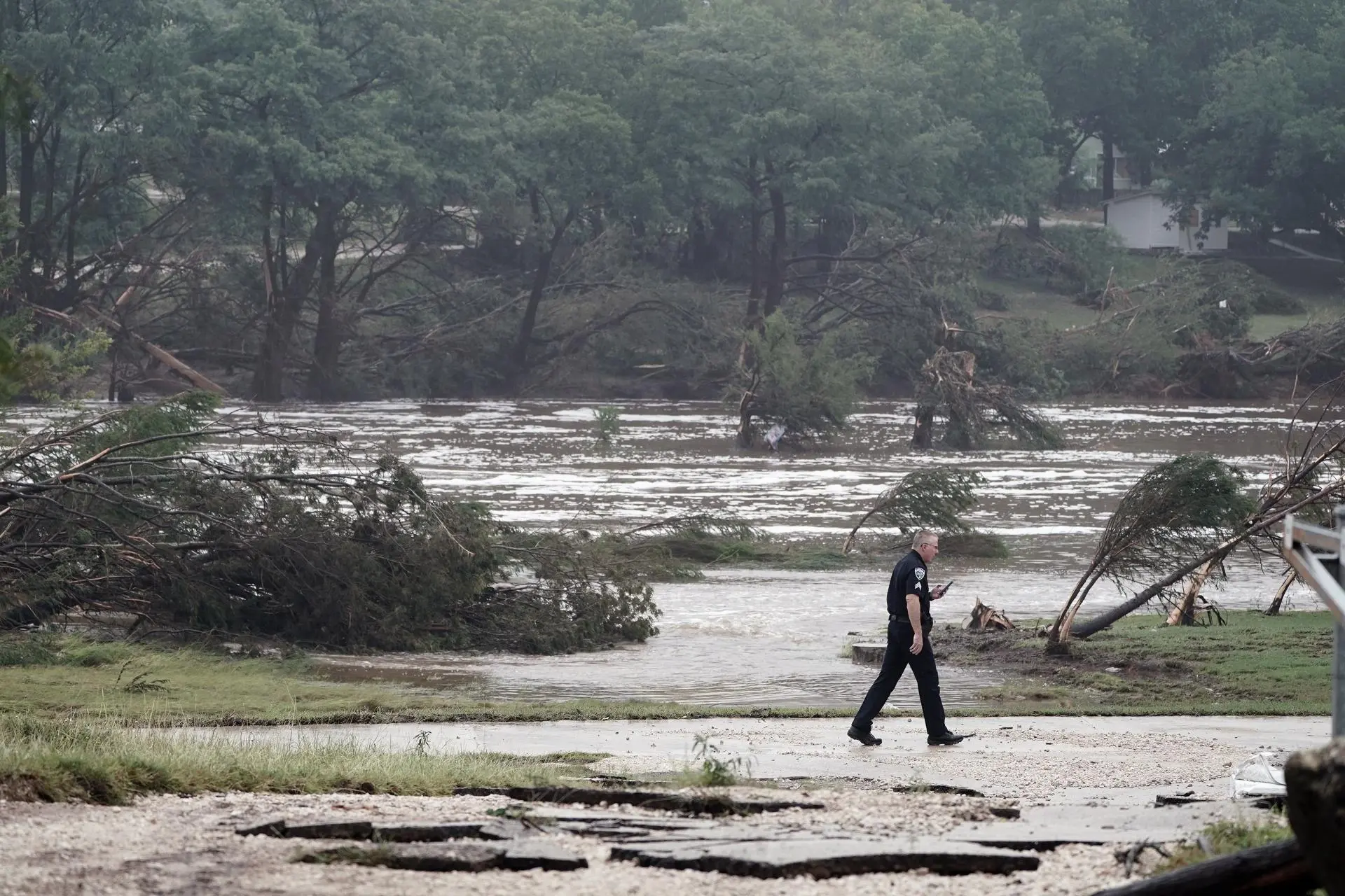 Van 52 muertos en Texas por las inundaciones; entre víctimas hay 15 niños