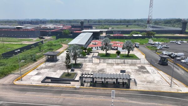 Inicia traslado de reos al nuevo penal de Huimanguillo