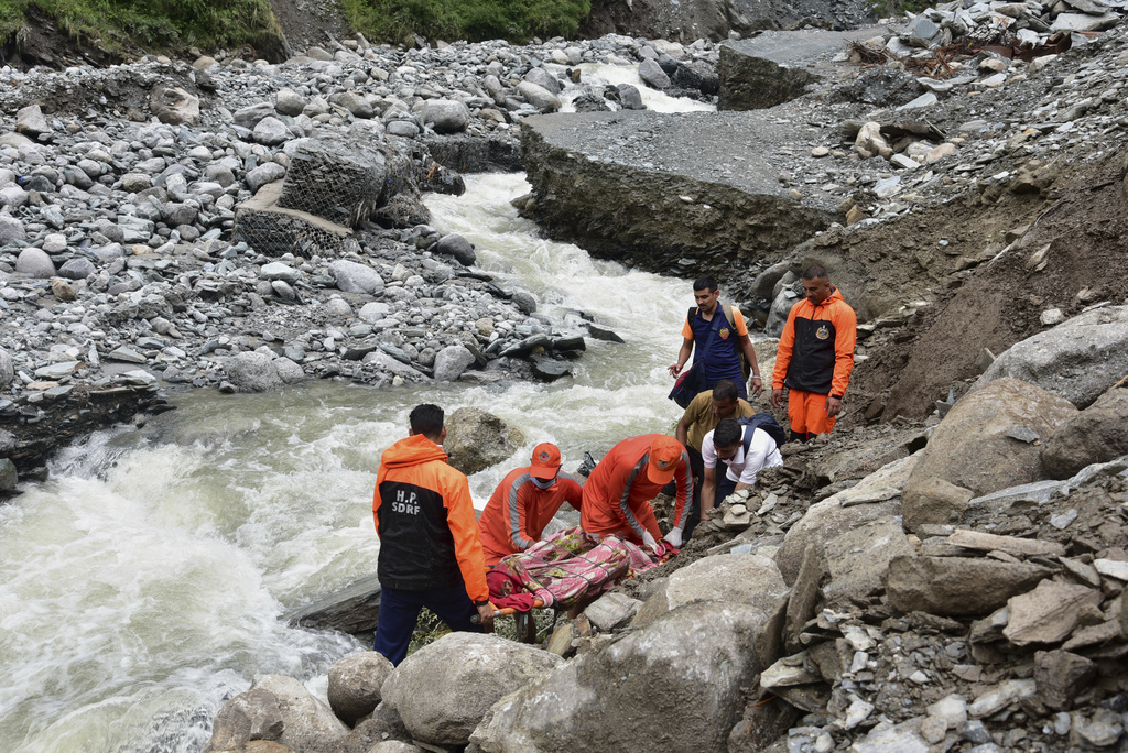 Elevan a 30 los muertos por las lluvias torrenciales del monzón en el norte de la India