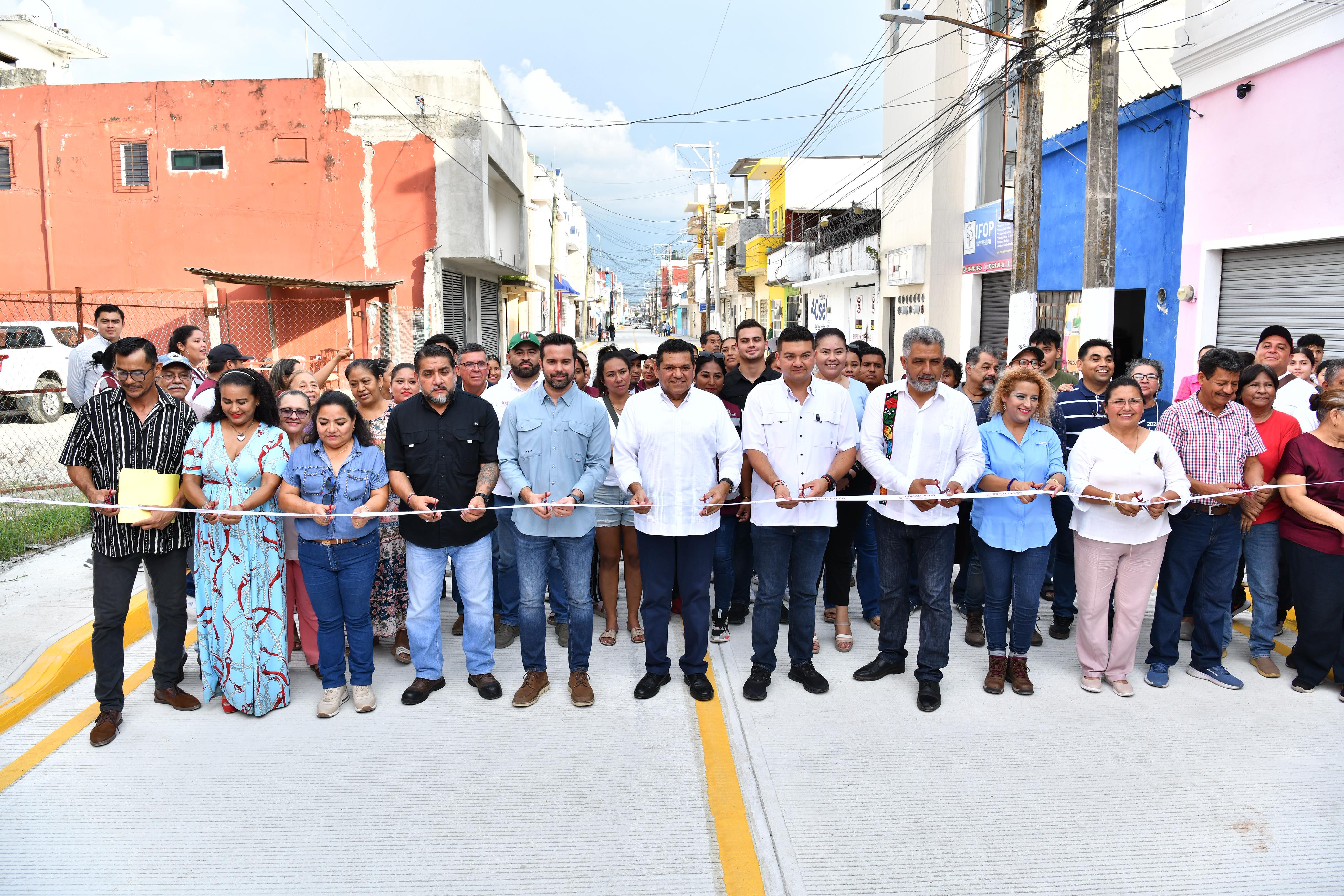 Comalcalco contará con infraestructura educativa moderna y segura para sus alumnos, caminos renovados y nuevos espacios deportivos, afirma Javier May