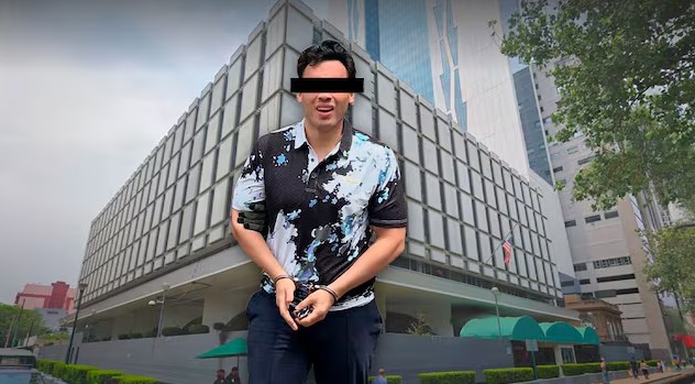 Embajador de EU difunde foto de Julio César Chávez Jr. esposado de pies y manos