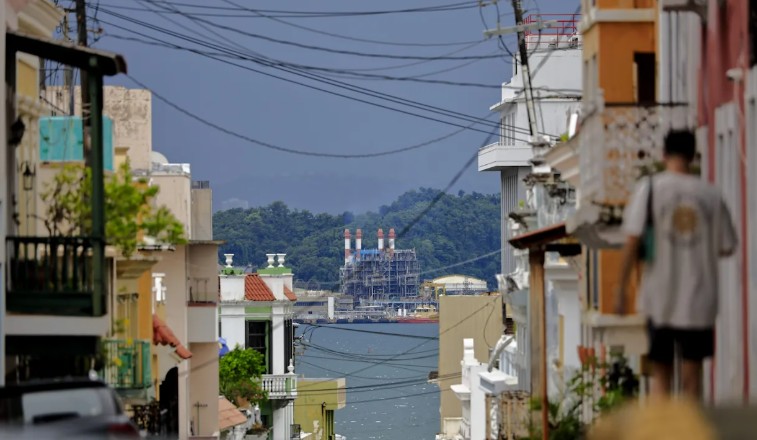Emiten advertencia de ola de calor para Puerto Rico con temperaturas de hasta los 100°F