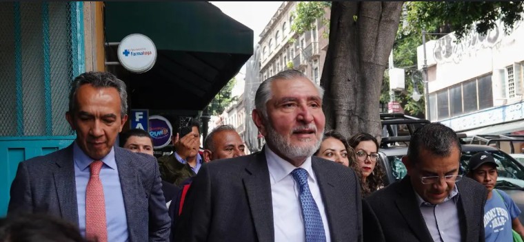 Increpan a Adán Augusto en la calle: “Saludos a la Barredora”, le gritan