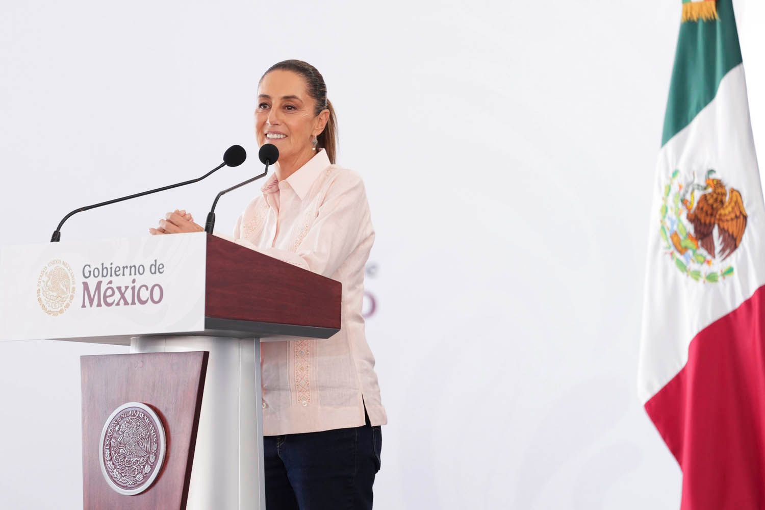 Celebra Sheinbaum que la pobreza en México es la más baja en 40 años