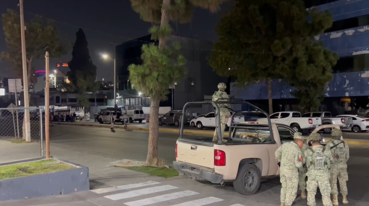 Decomisan tráiler con 2.7 toneladas de drogas en aduana de Tijuana