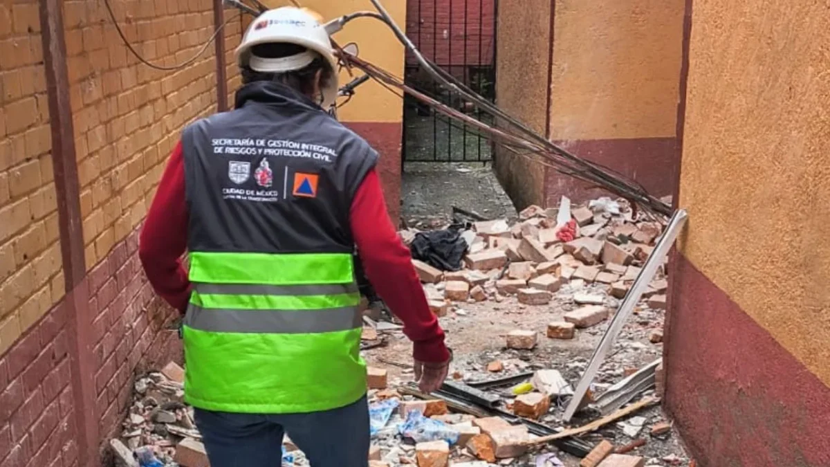 Explosión por presunta fuga de gas en Benito Juárez deja cuatro heridos y daños en edificio