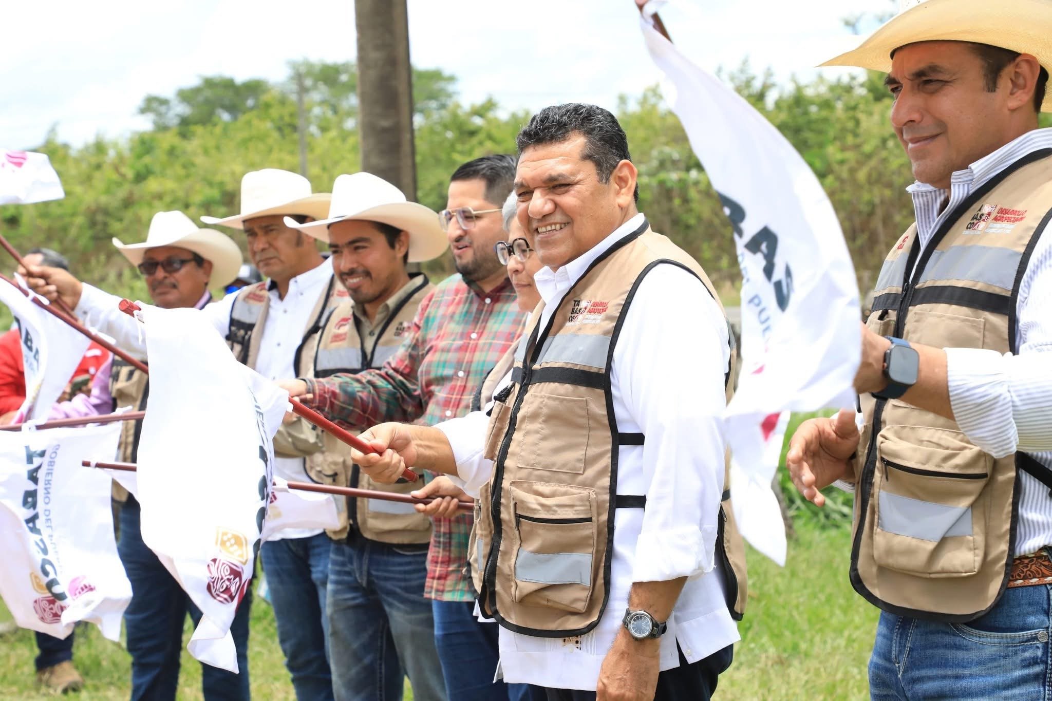 Con la recuperación del campo tabasqueño, se fortalece la economía de pequeños productores; Javier May entrega apoyos de Crédito Ganadero a la Palabra en Emiliano Zapata