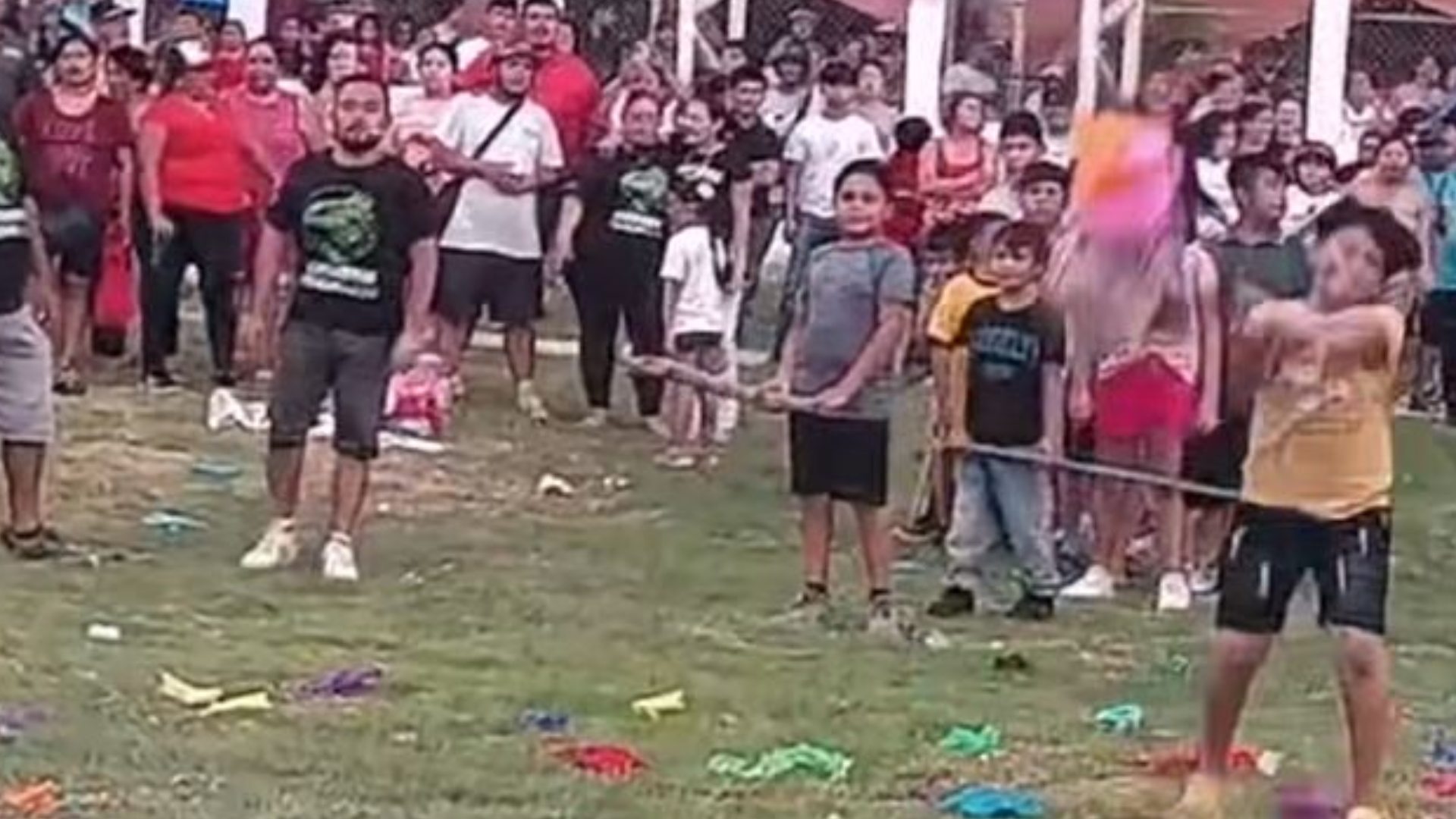 Usan animales vivos como piñatas en fiesta en Campeche