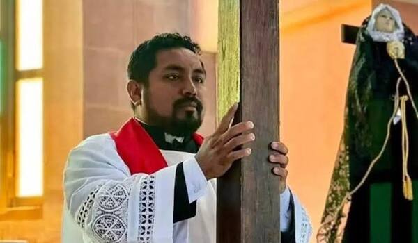 El padre Héctor Alejandro aún tendrá otras intervenciones quirúrgicas: Padre Denis Ochoa