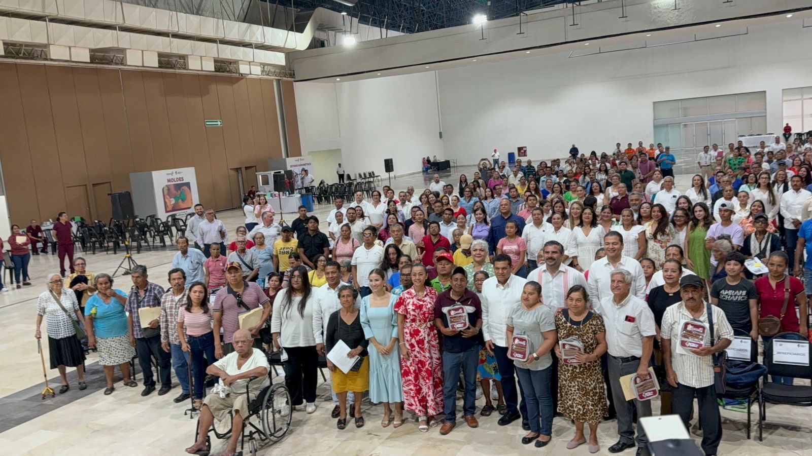 Inicia en Tabasco jornada de entrega de auxiliares auditivos para adultos