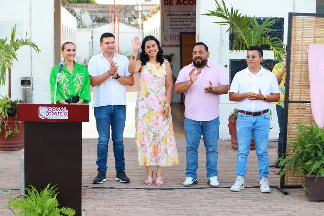Este viernes se llevó a cabo la Develación Fotográfica “Abuelita del Año 2025”