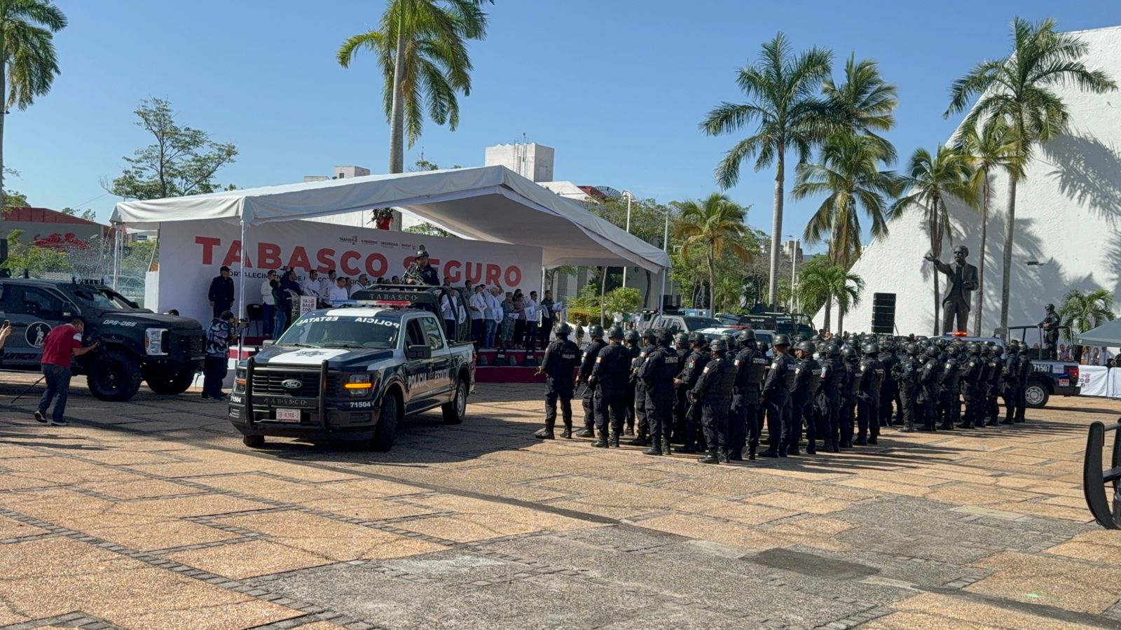 Entregan 100 nuevas patrullas y refuerza la seguridad en municipios