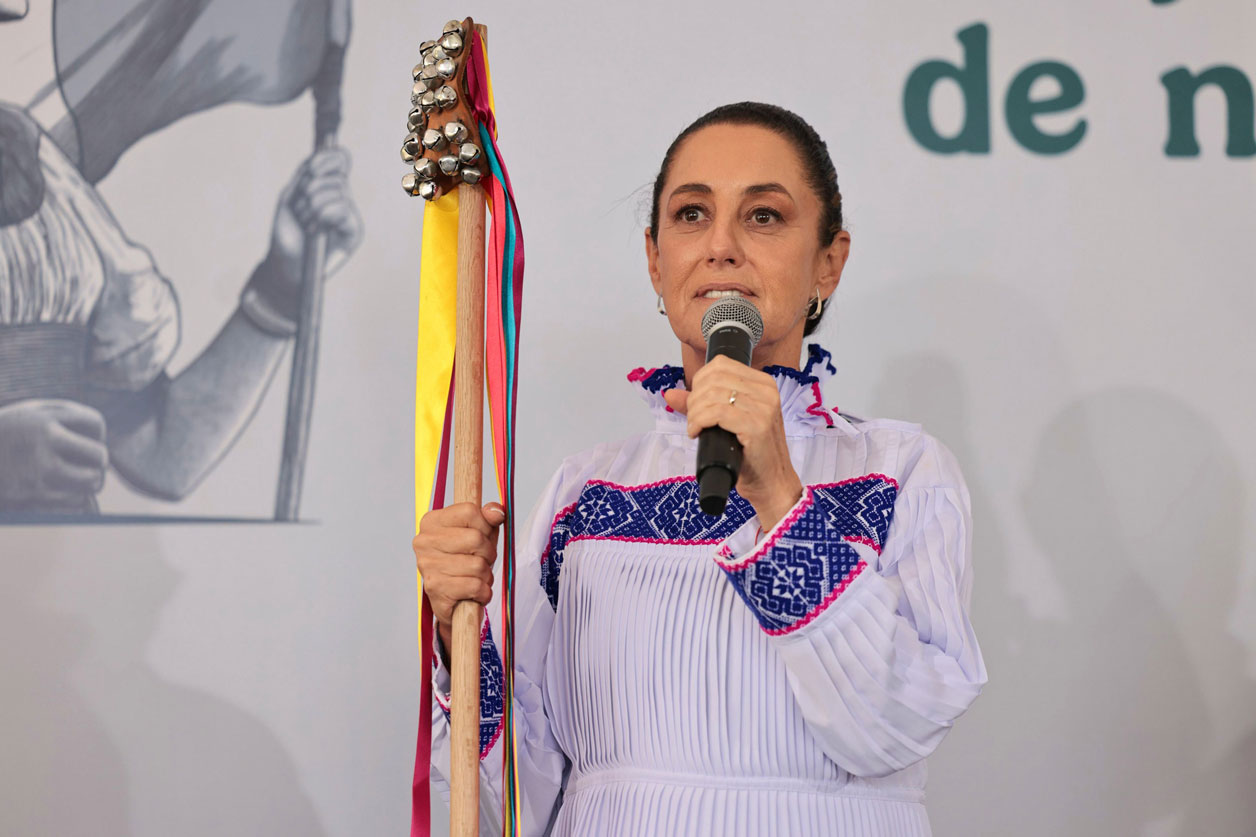 Sheinbaum llama a gobernar con honestidad y asegura que la 4T ha devuelto la dignidad al país
