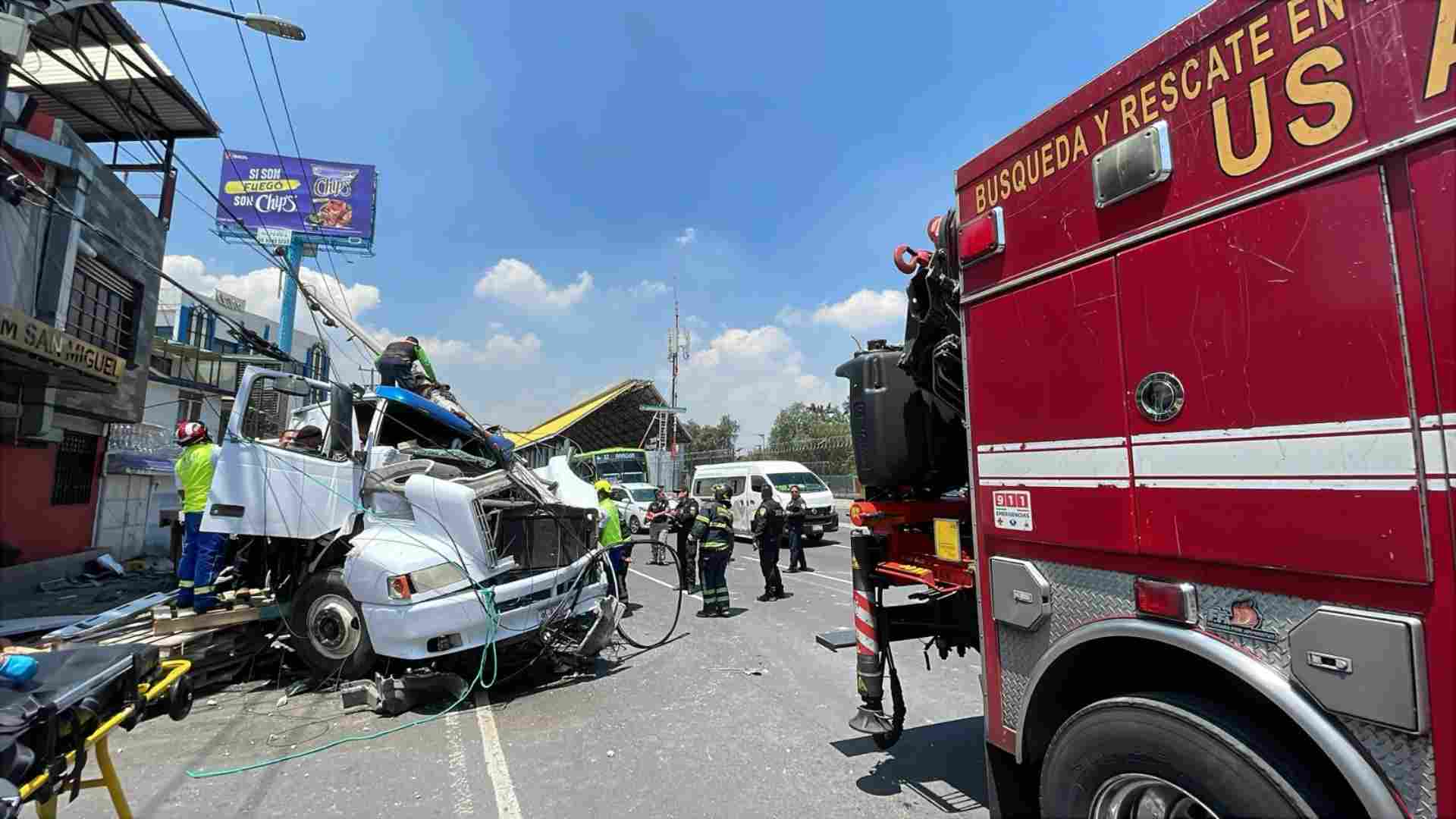 Camión de carga pierde el control en avenida 608; deja dos heridos y caos vial en la GAM