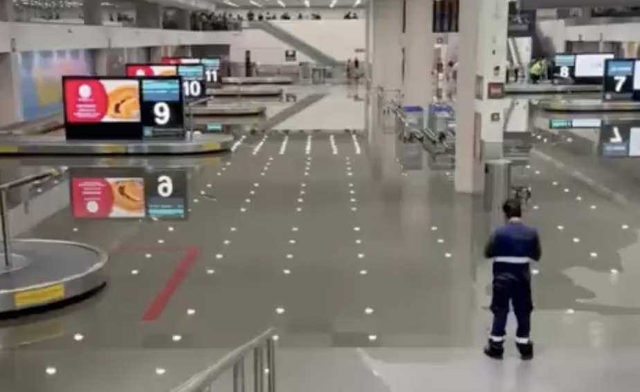 Las avenidas y calles en las inmediaciones del AICM se encuentran inundadas