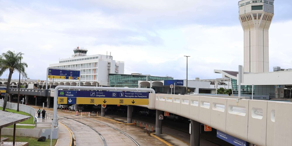 Cancelados por segundo día una veintena de vuelos en Puerto Rico por el huracán Erin