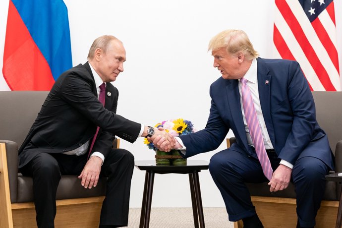 Putin propone Emiratos Árabes Unidos como sede para reunión con Trump y deja fuera a Zelenskyy