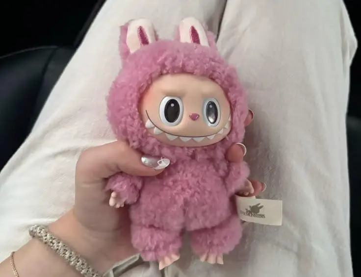 Reino Unido lanza advertencia sobre los peligros de comprar muñecas Labubu no originales