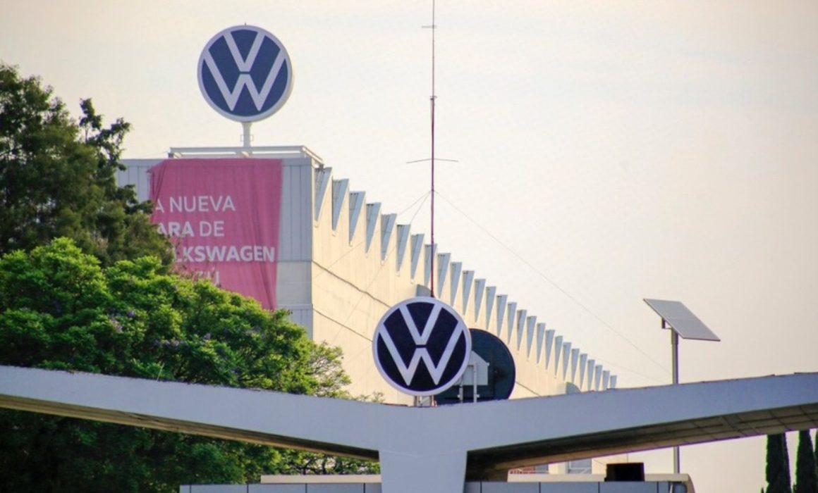 Planta de Volkswagen en Puebla evita una huelga; acuerdan incremento salarial del 4%