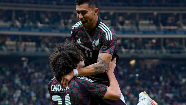 Orbelín Pineda y Chino Huerta chocarán por un pase a la Conference League