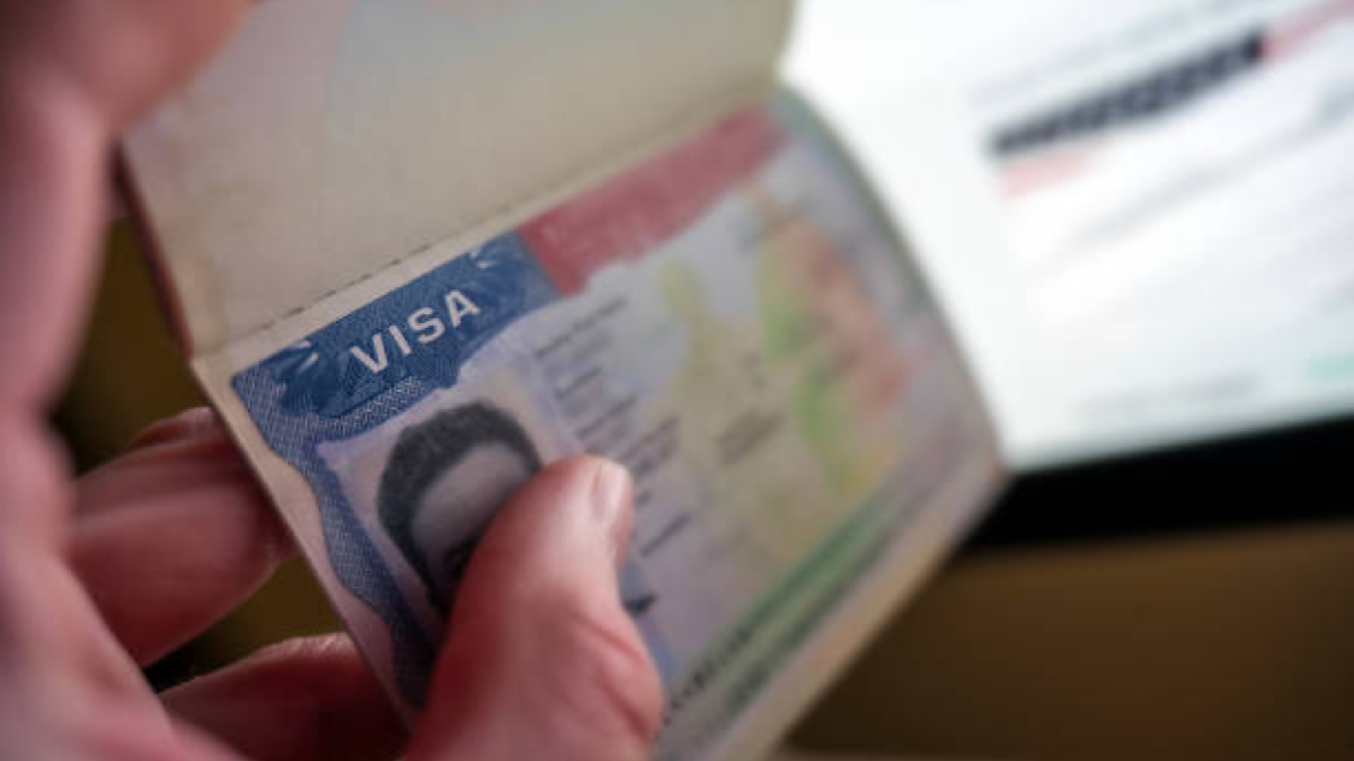 Pedirá EU hasta 15 mil dólares como «aval» para visa de turismo y trabajo