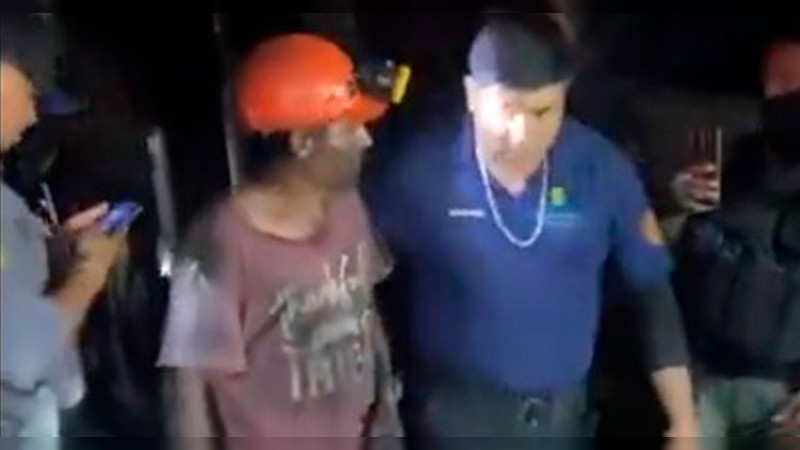 Rescatan vivos a 8 mineros atrapados en Coahuila tras falla mecánica