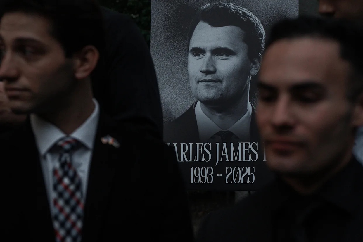 Decenas de personas son despedidas en EE.UU. por sus comentarios sobre el asesinato de Charlie Kirk