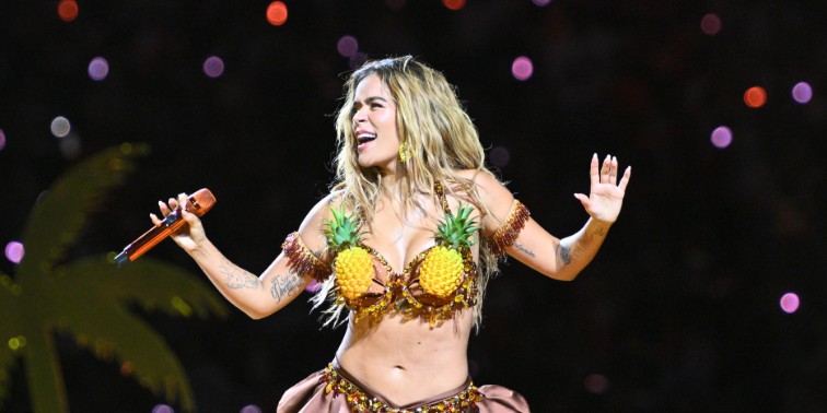 Karol G llena e ritmo latino el descanso de la NFL en São Paulo