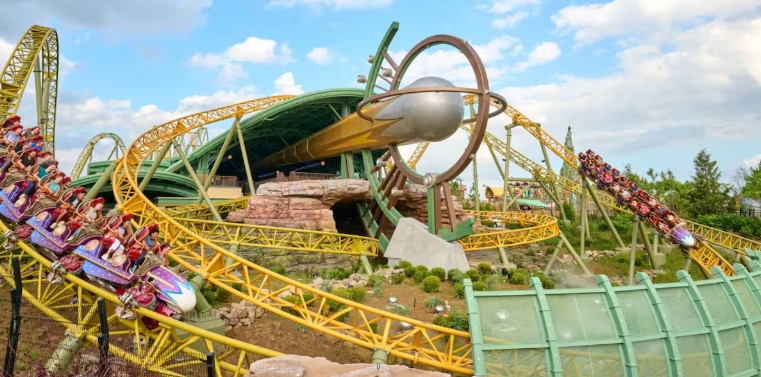 Muere hombre de 30 años tras subir a la montaña rusa Stardust Racers en Epic Universe