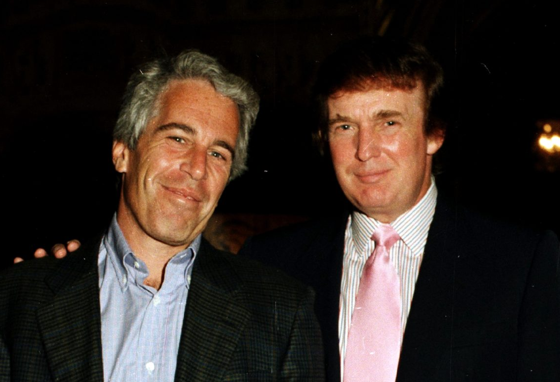 “No es mi firma”, dice Trump sobre supuesta carta a Jeffrey Epstein