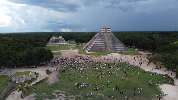 Con afluencia récord, Chichén Itzá vive equinoccio de otoño