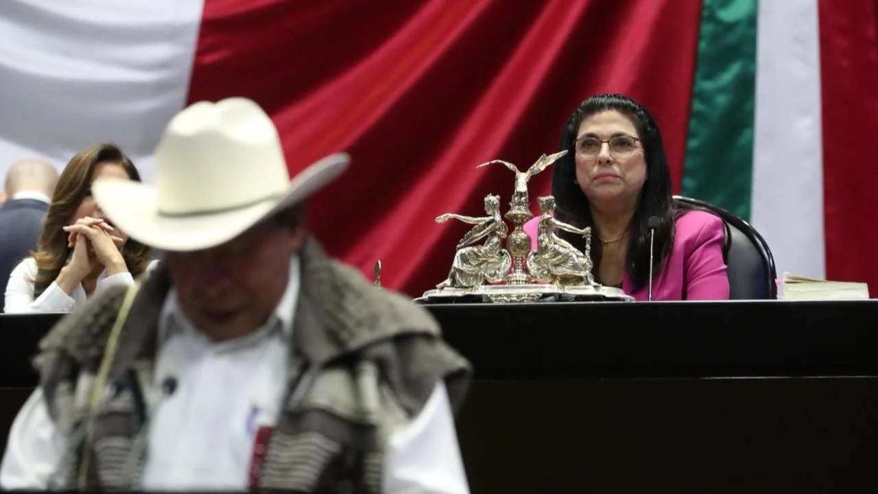 PRI impulsa reforma laboral para reinserción de migrantes repatriados