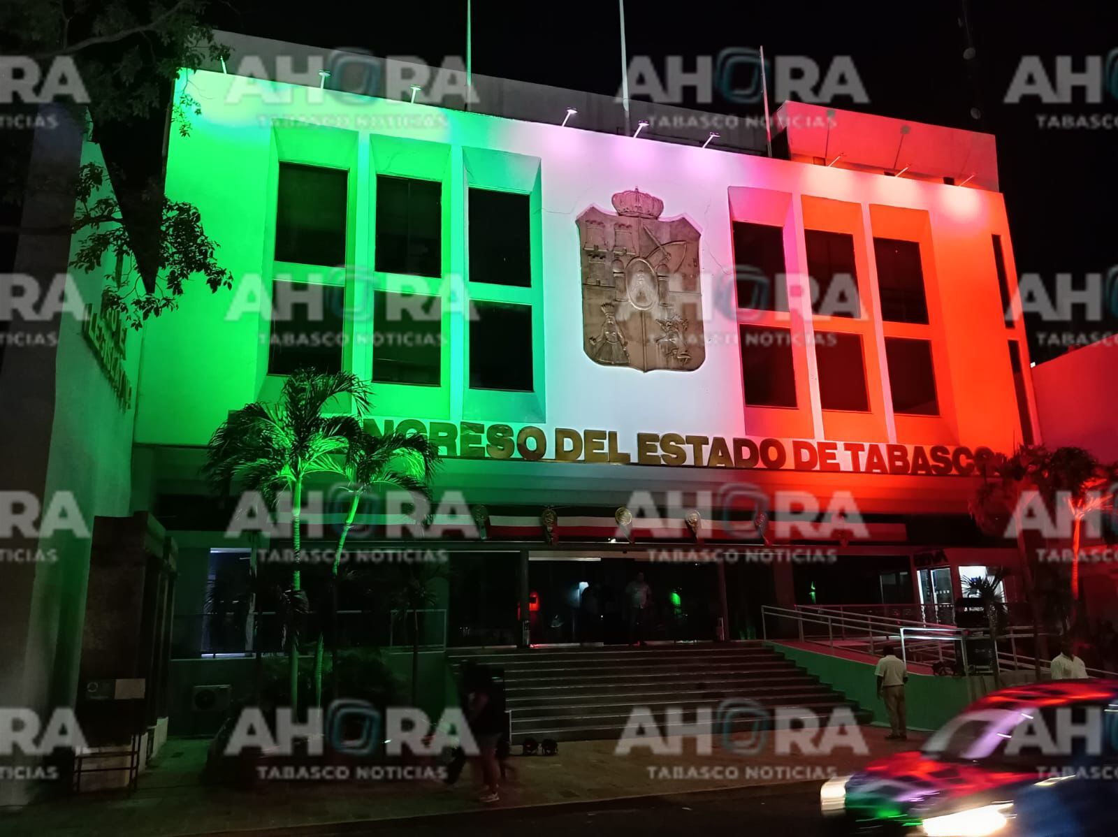 Encienden luces patrias por el 215 aniversario de la Independencia