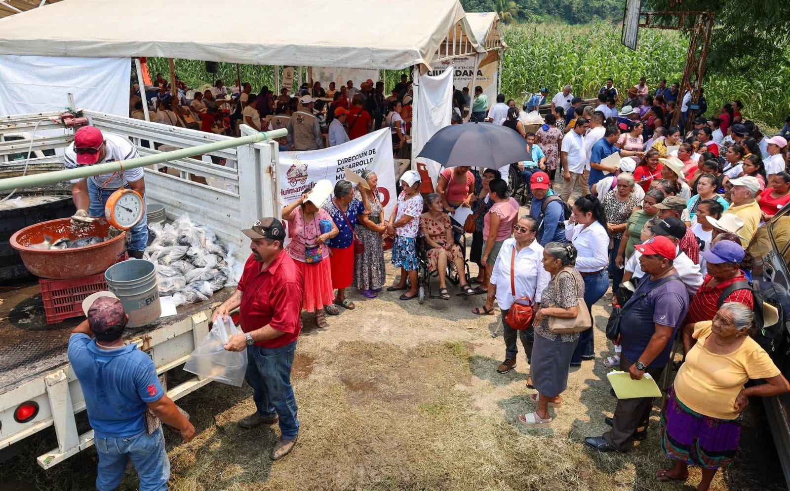 Mari Luz lleva apoyos a familias de Villa Flores 1ª Sección