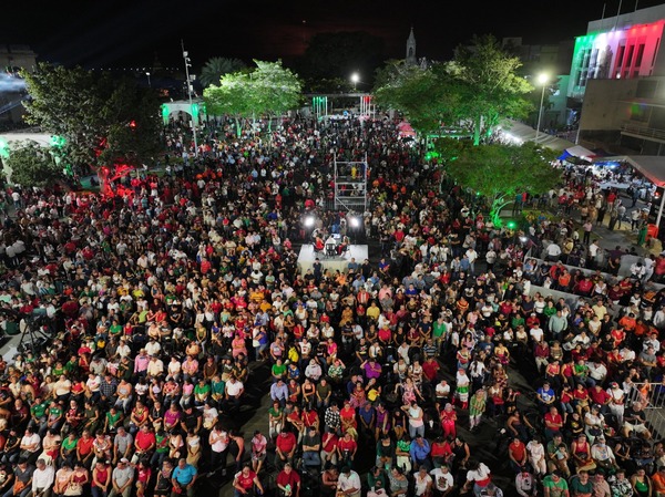 En un gran ambiente, familias disfrutan al máximo de la Noche Patria “¡Viva El Edén!”