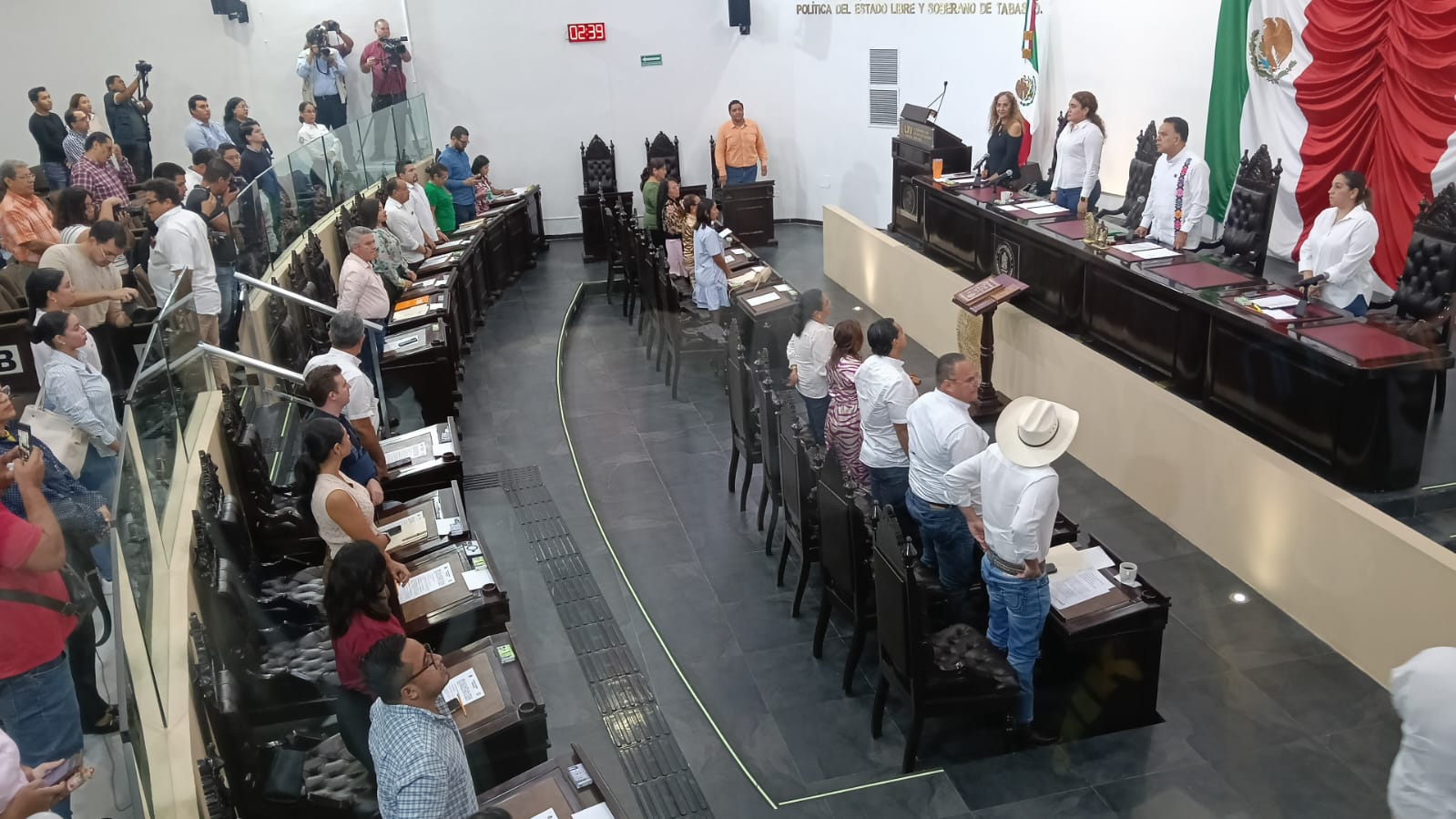 Congreso de Tabasco aprueba ampliar horarios para venta de alcohol en bares y restaurantes