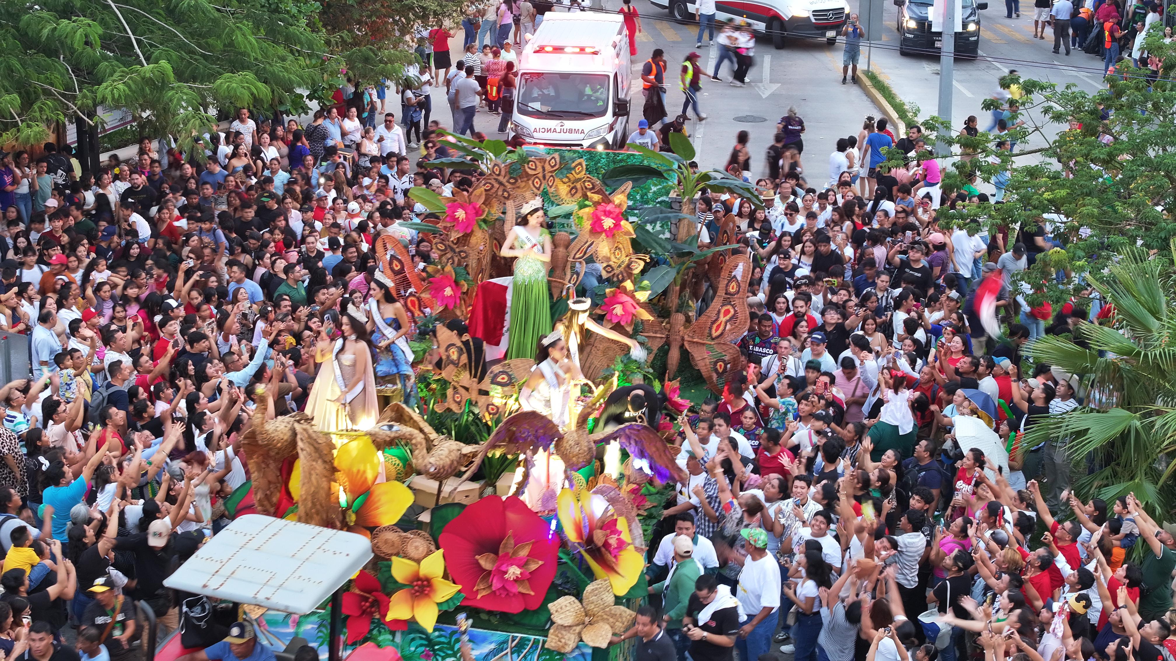 Pueblo de Tabasco se une y toma las calles para festejar a su paisana, Fátima Bosch Fernández, Miss Universe México 2025