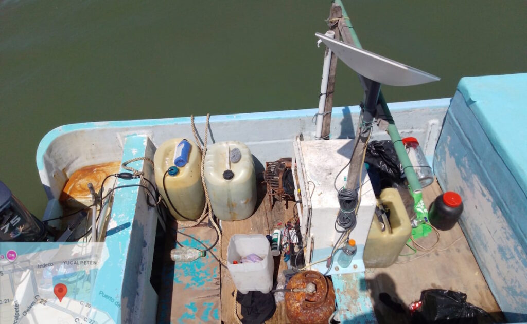 Aseguran embarcación con artes de pesca prohibidos en Yucalpetén, Yucatán