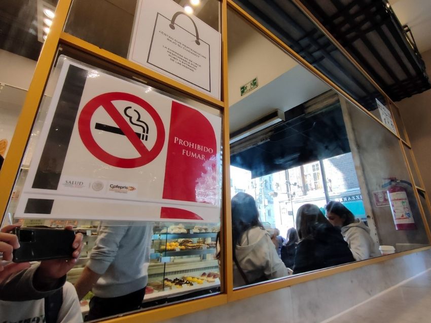 Avala SCJN prohibición de alimentos y bebidas en áreas para fumadores