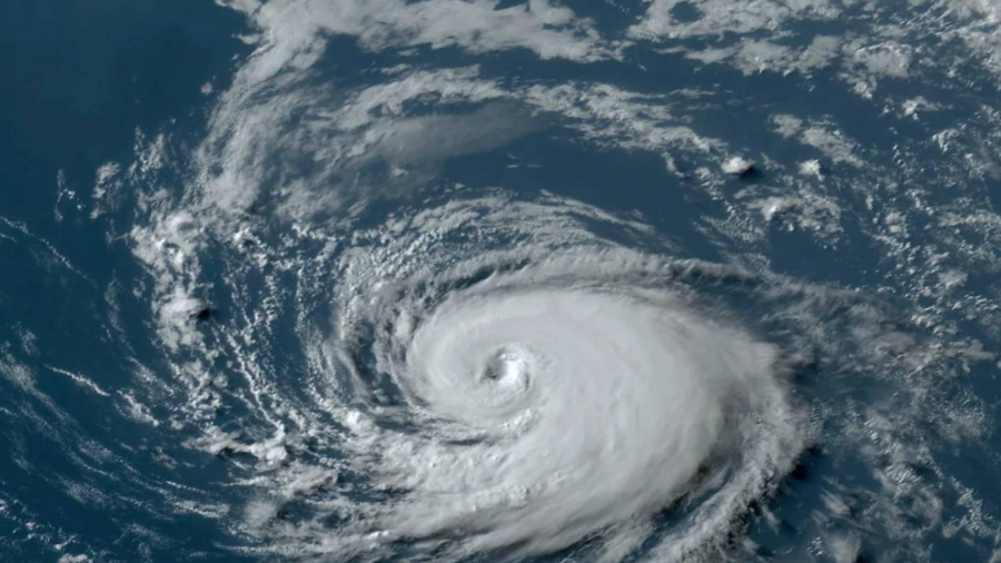 Huracán Gabrielle alcanza la categoría 3 al sur de Bermudas y provoca marejadas en EEUU